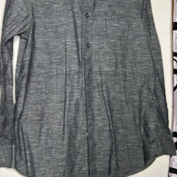 Calvin Klein men’s size small, long sleeve button-down shirt - Picture 4 of 10